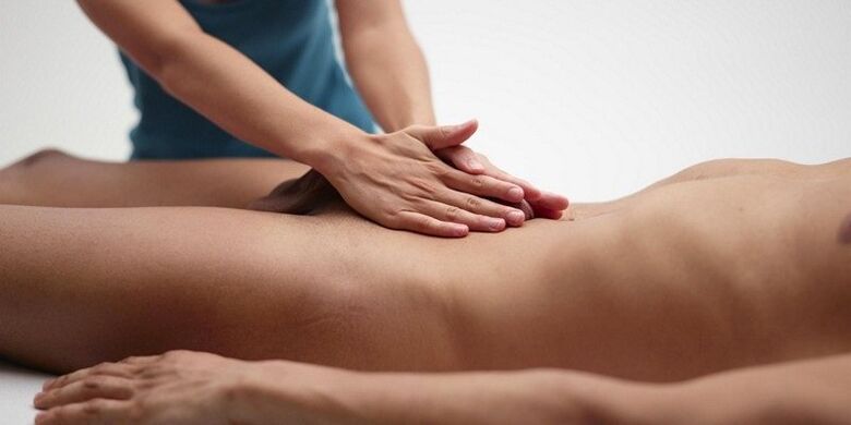 È meglio che uno specialista esperto esegua un massaggio per ingrandire il pene. 